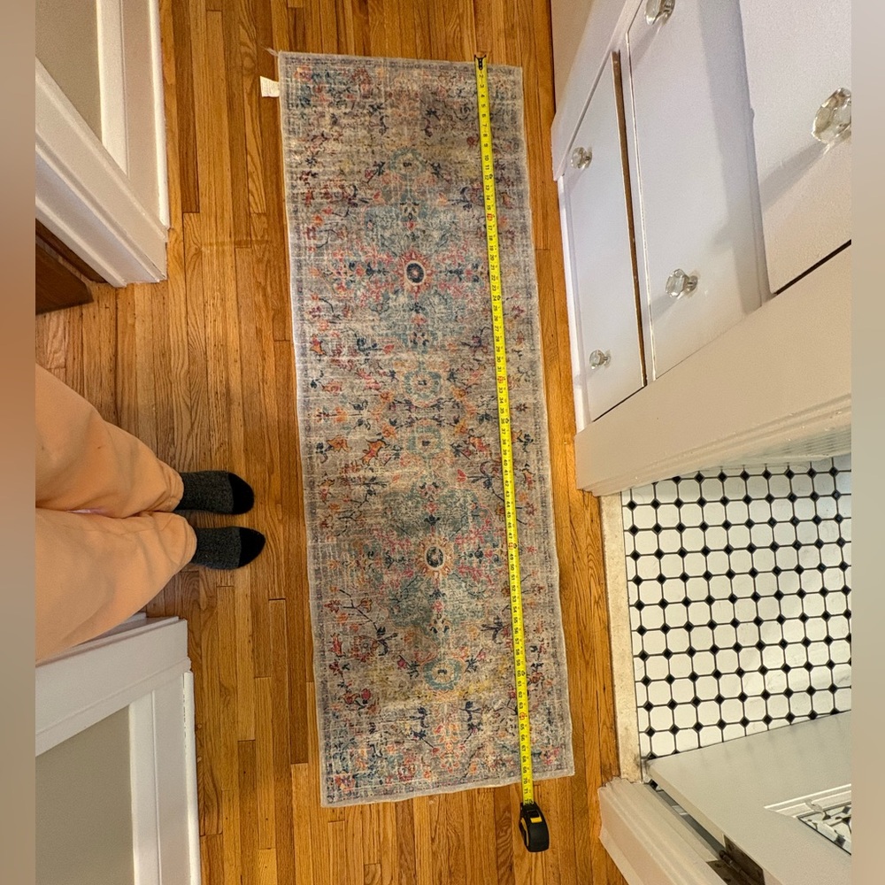 Vintage Style Runner Rug with Floral Pattern - Picture 5 of 8